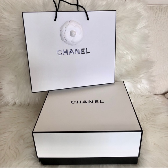 Chanel Gift Box - Picture 5 of 5